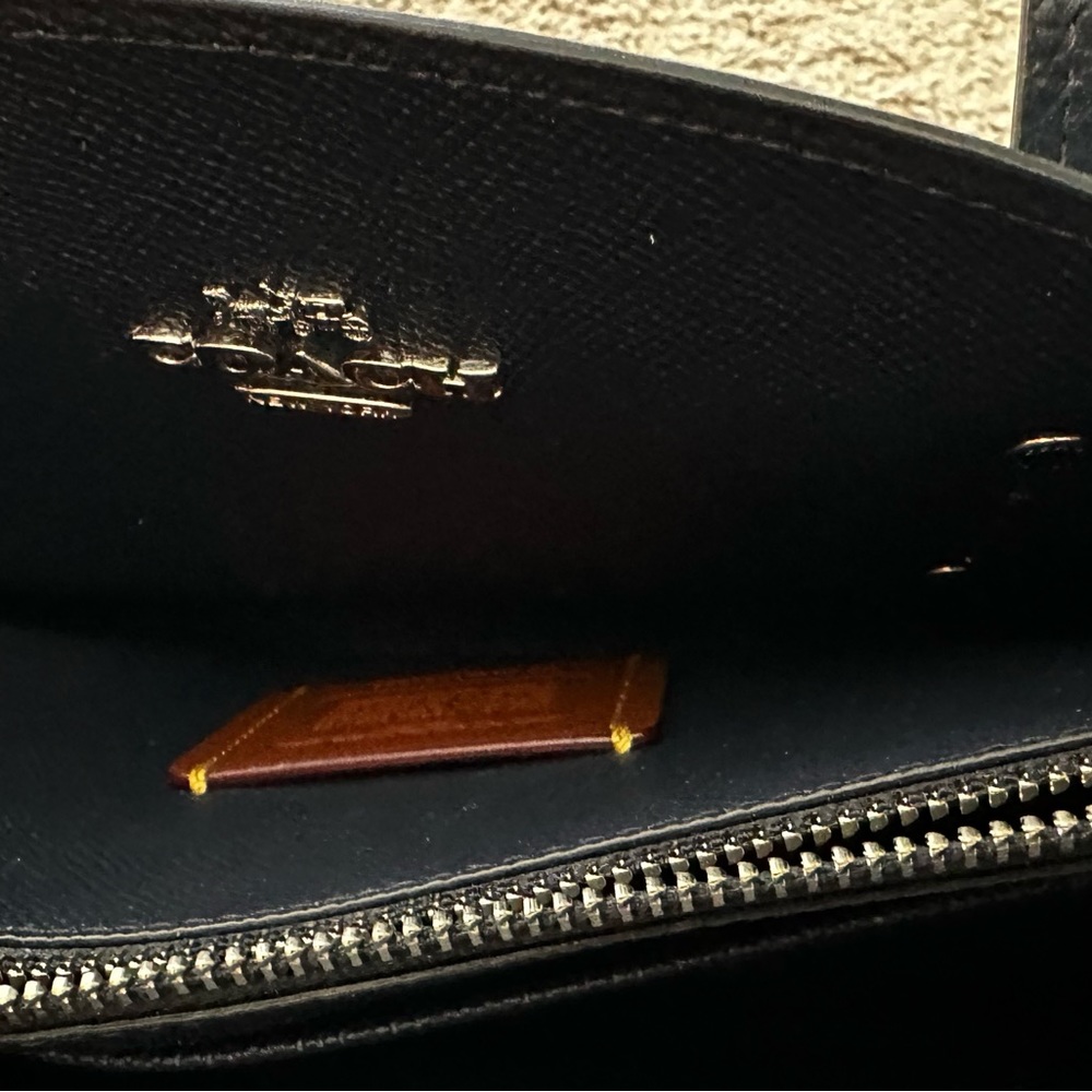 Coach , mixed blues, zippered closure - Picture 6 of 17